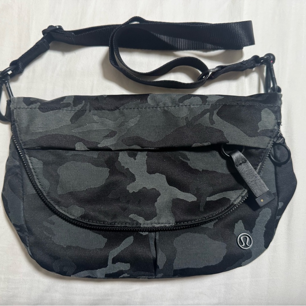 lululemon athletica Black Camouflage crossbody
